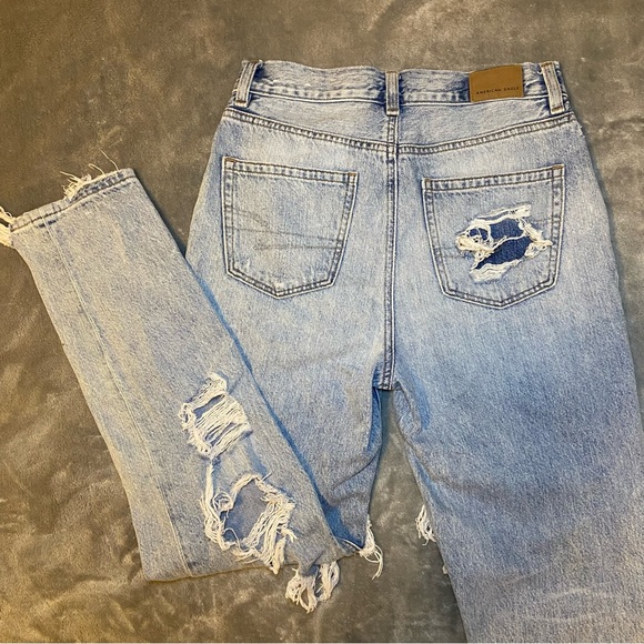 American Eagle Outfitters Ripped/Distressed Light Wash Jeans - Picture 4 of 5